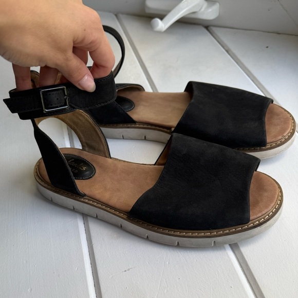 Clarks - Black Suede Women's Sandals - Size 7 - Picture 2 of 2